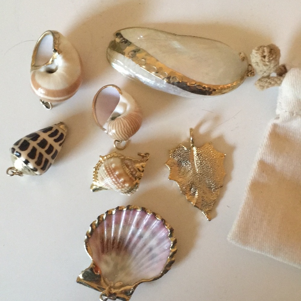 7 Vintage pendants charms seashells leaf gold